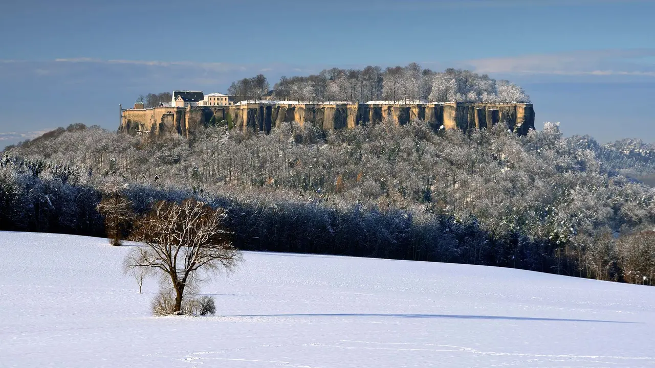 Schnee und Stein