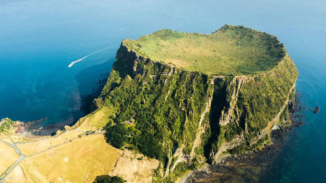 A 'tuff'-tastic crater