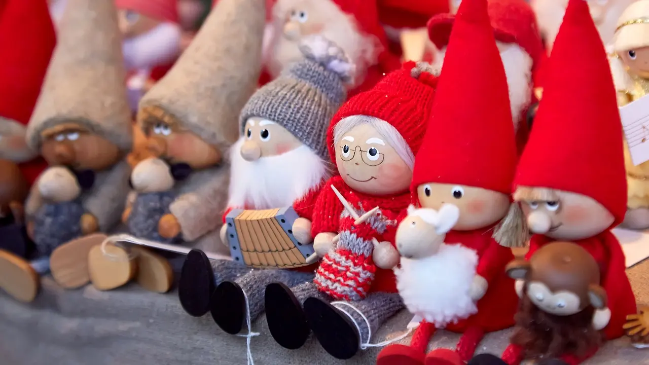 Tiny hats, big spirits