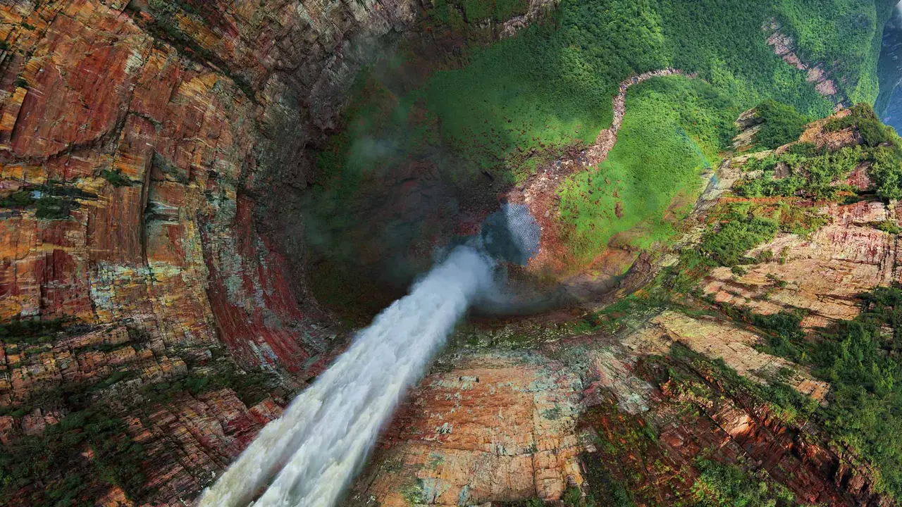 Wasserwalzer: Tanz am Wasserfall