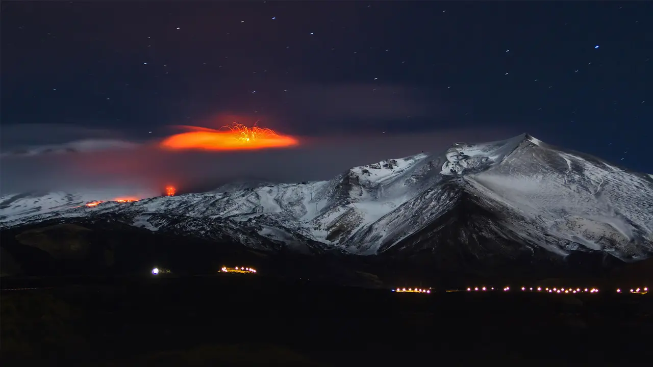 2013年正在喷发的埃特纳火山，意大利西西里岛