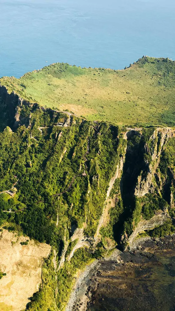 A 'tuff'-tastic crater