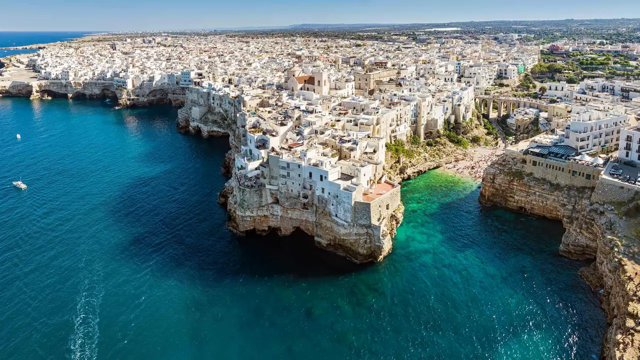 Una perla nell'azzurro mare