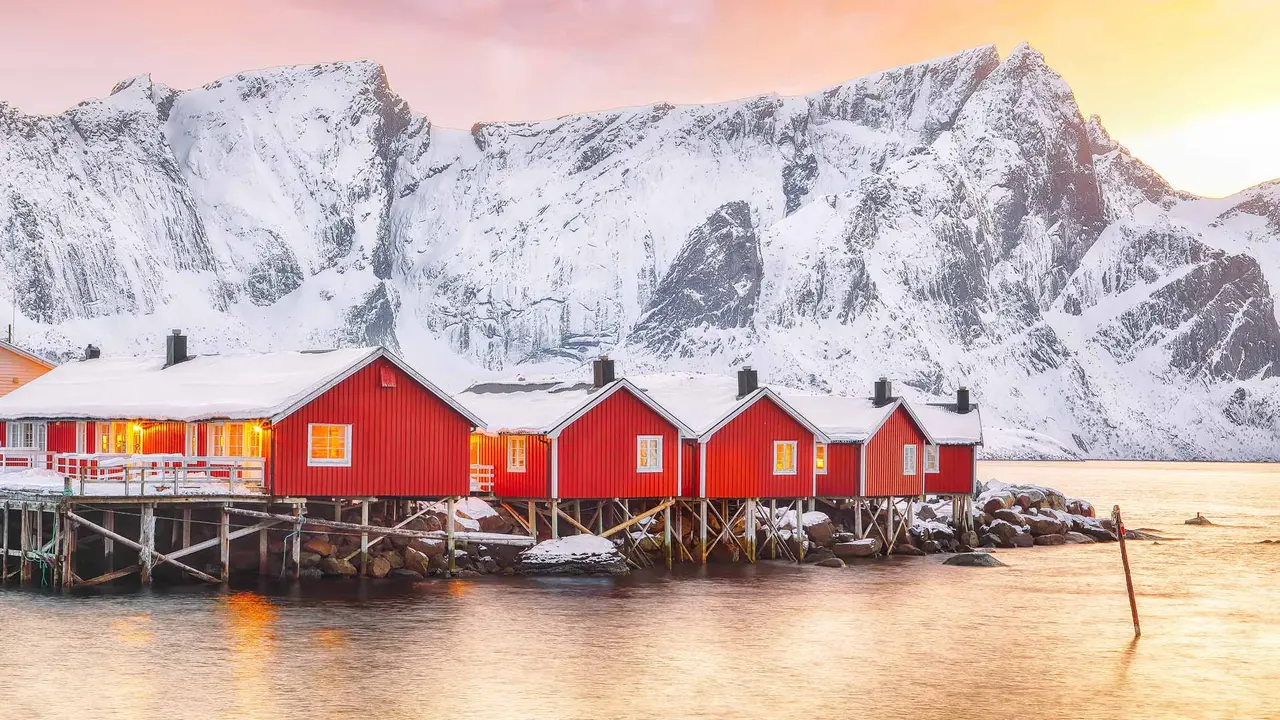 Ein Hauch von Rot im Winterparadies