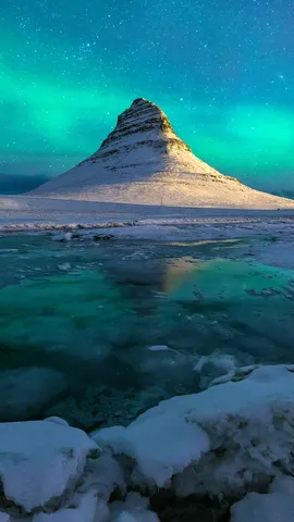 Mystisches Land aus Feuer und Eis