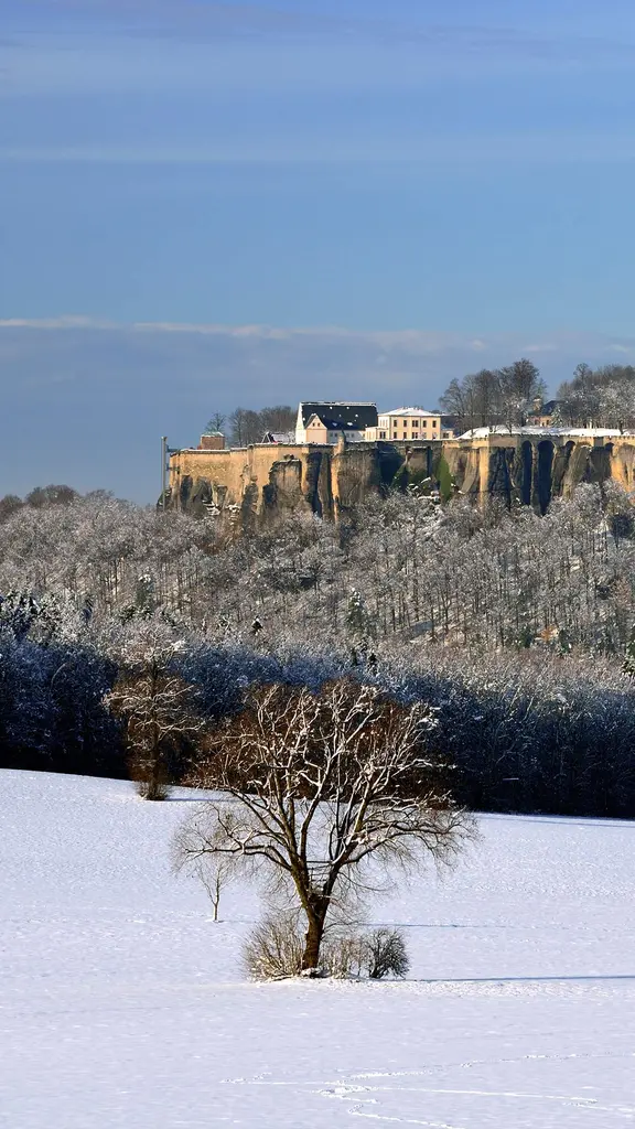 Schnee und Stein