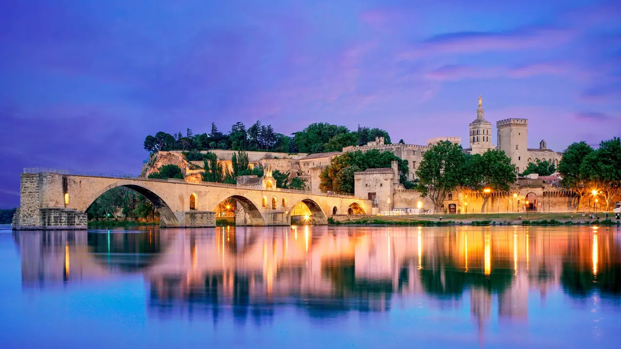 Sous le pont d&rsquo;Avignon&hellip;