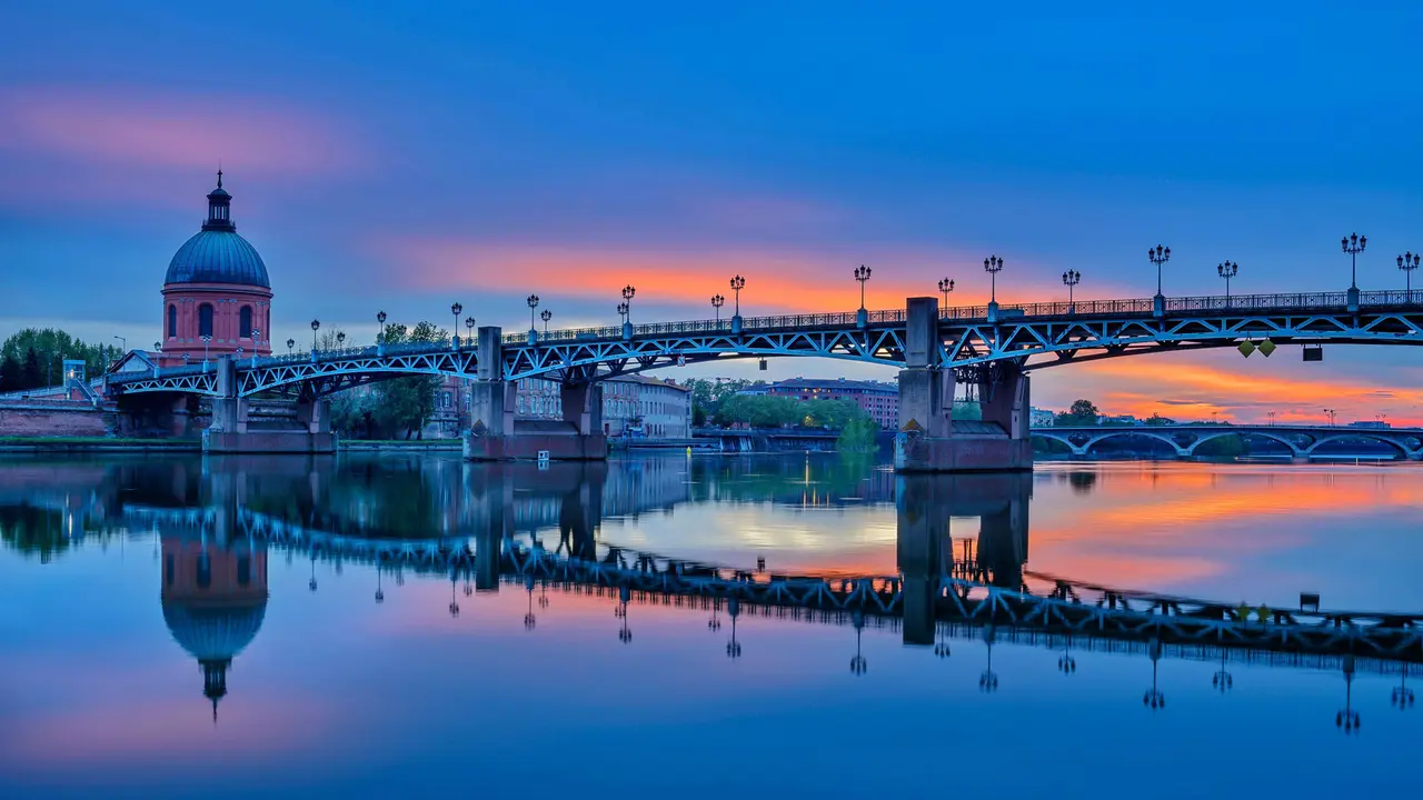 Quand Toulouse s&rsquo;illumine au cr&eacute;puscule
