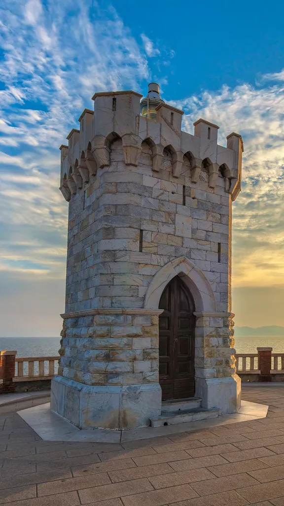 la-rocchetta-lighthouse-piombino-tuscany-italy-la-rocchetta