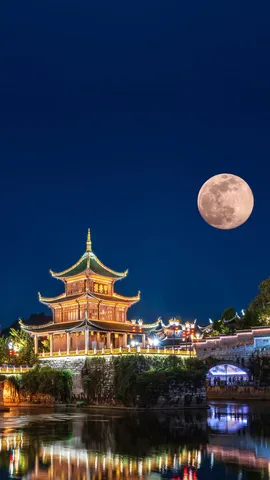 Sob o olhar da lua cheia