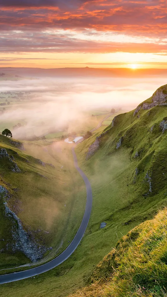 Through The Heart Of The Pass Winnats Pass Peak District National Through The Heart Of The Pass Winnats Pass Peak District National