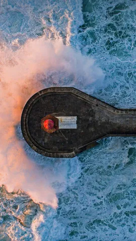 海浪撞击费尔盖拉什灯塔，葡萄牙波尔图