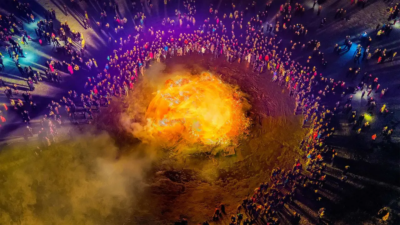 跨年夜的篝火晚会，冰岛雷克雅未克