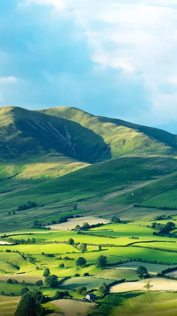 约克郡谷地国家公园里的山丘，英格兰