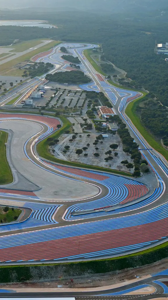 Place &agrave; 24 heures de l&eacute;gende