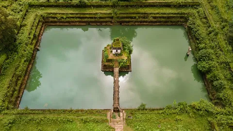 魅力的な古代の水槽