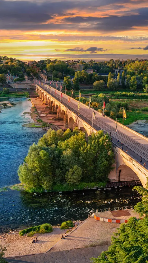 Un pont qui unit l'amour des mots