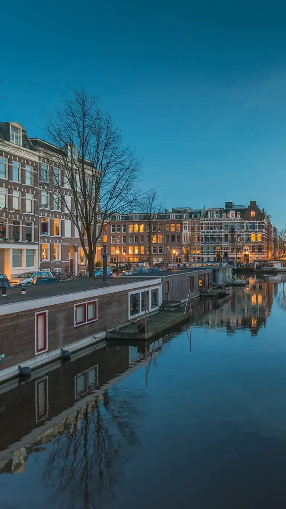 La capitale aux mille ponts !