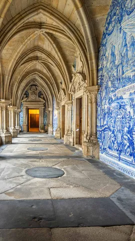Teintes bleues et sc&egrave;nes sur c&eacute;ramique de Porto