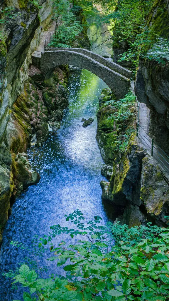 Areuse峡谷的Saut du Brot石桥，瑞士纳沙泰尔