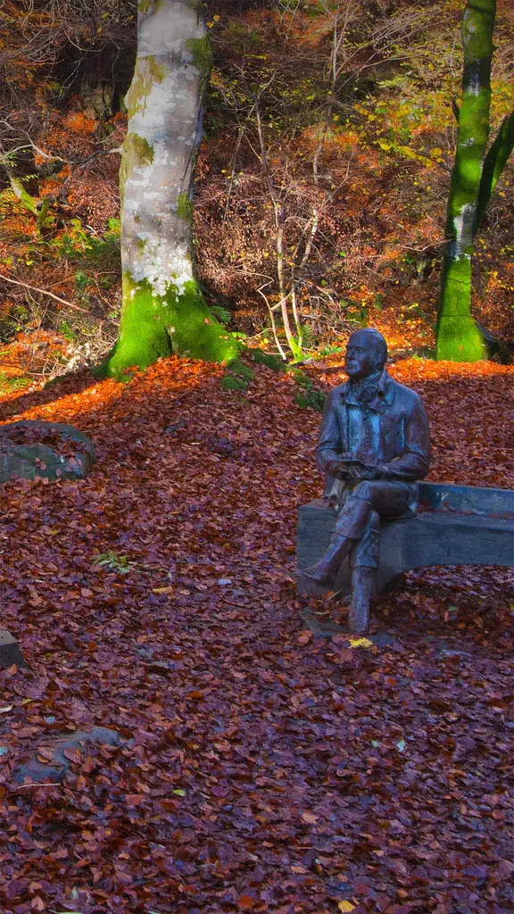 谁写下了友谊天长地久？