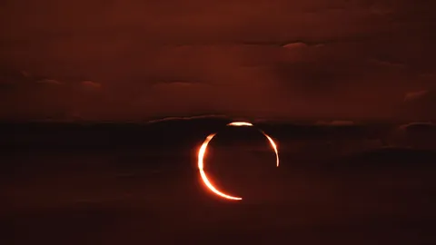 太陽と月のダンス