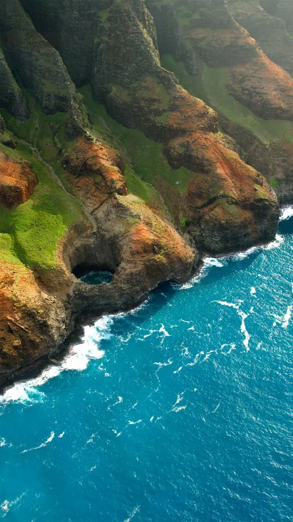 Nā pali海岸上的Bright Eye海蚀洞，夏威夷考艾岛