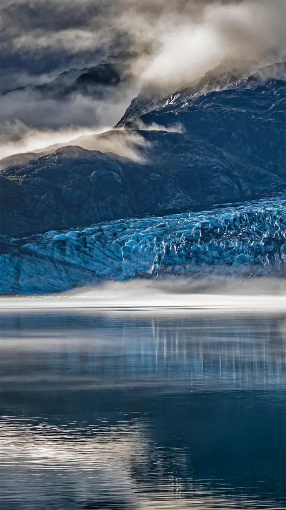 冰川湾国家公园里的兰普鲁冰川，美国阿拉斯加州