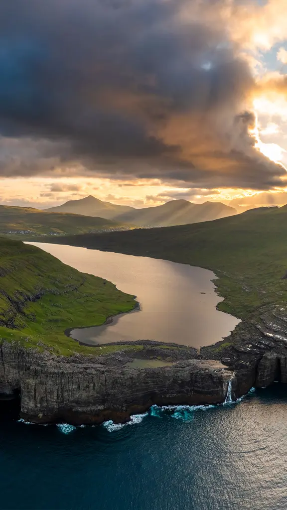 Ein See &uuml;ber dem Ozean