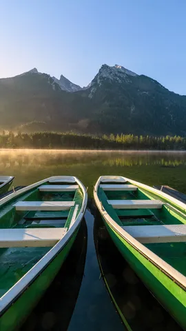 Boote, Berge und B&auml;ume