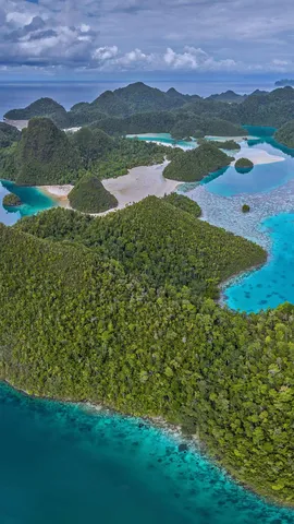 拉贾安帕特群岛中的瓦亚格岛，印度尼西亚